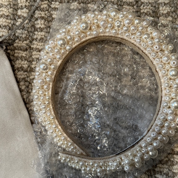 Worn once Kendra Scott Pearl headband - Picture 3 of 4